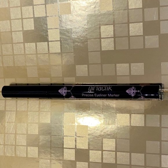 Girlactik Full Size Precision Eyeliner - Picture 1 of 3